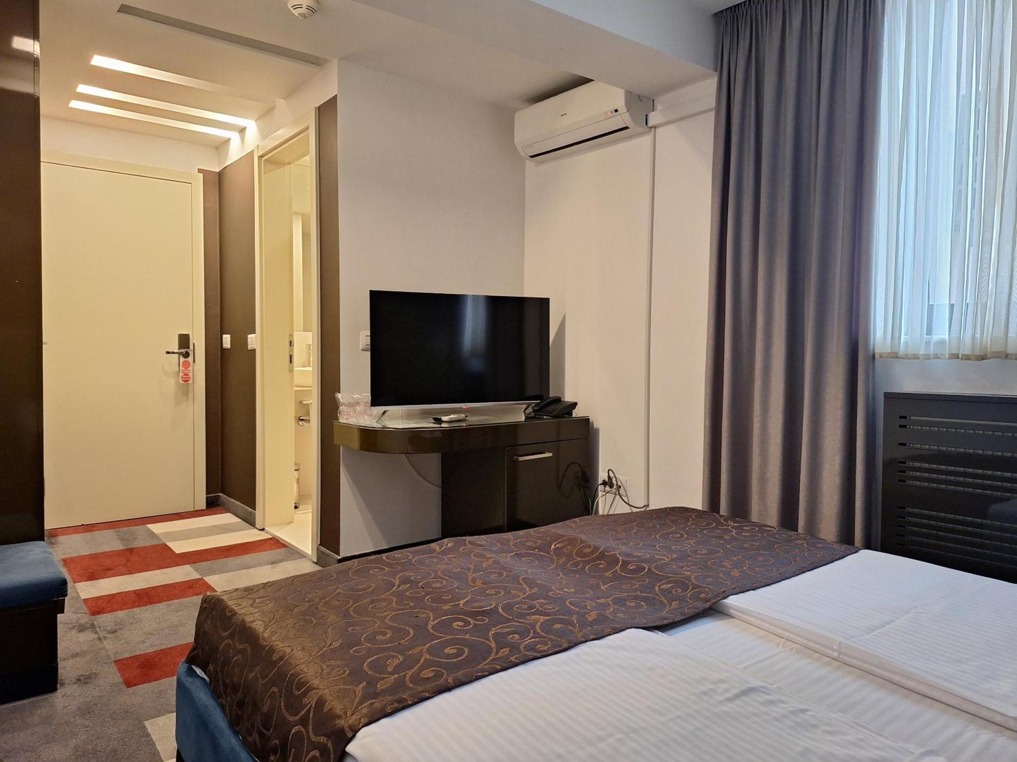 Hotel Boutique Bristol Сараево Экстерьер фото